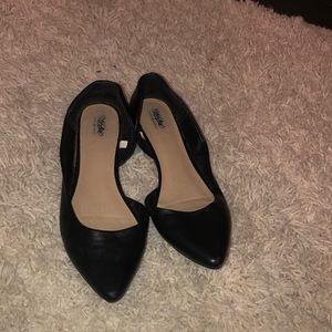 POINT TOE BLACK FLATS